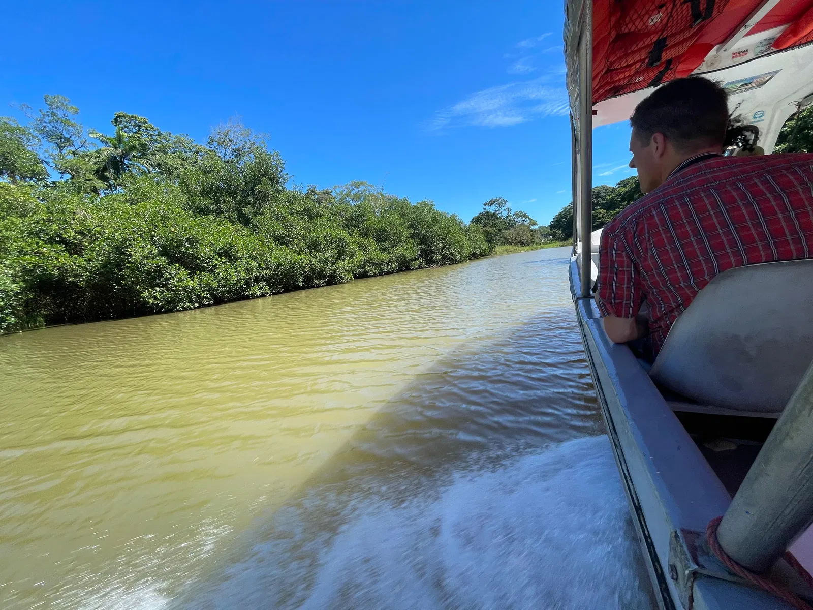 Tropische Bootsfahrt auf dem Tortuguero-Kanal